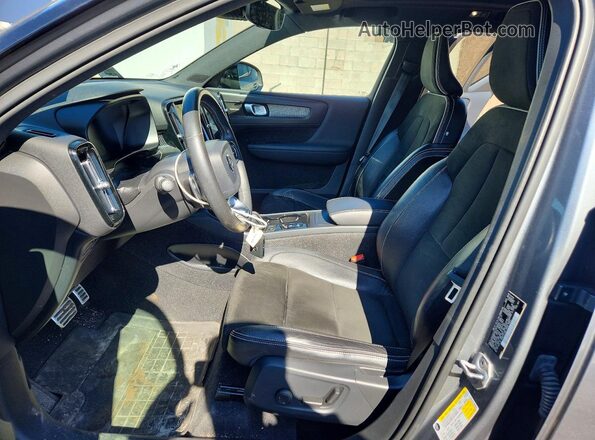 YV4AC2HM6K2057788 2019 VOLVO XC40 Серый Вид салона спереди