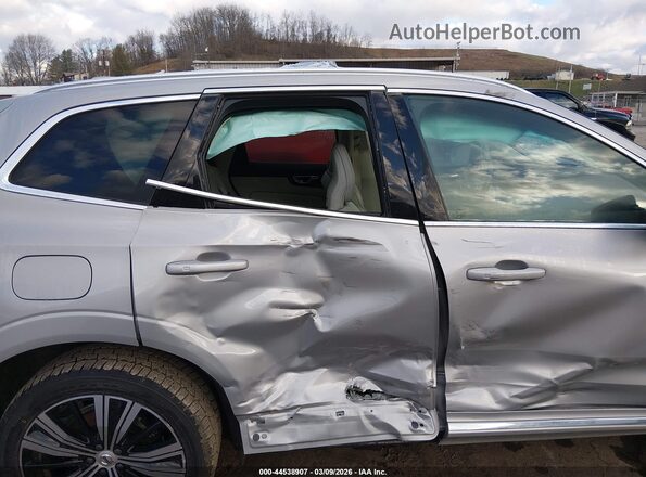 YV4BR0DL2N1946182 2022 VOLVO XC60 RECHARGE PLUG-IN HYBRID Серебряный Вид спереди