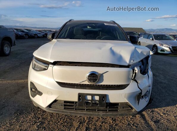 YV4ED3UL0P2072716 2023 VOLVO XC40 White Widok z przodu