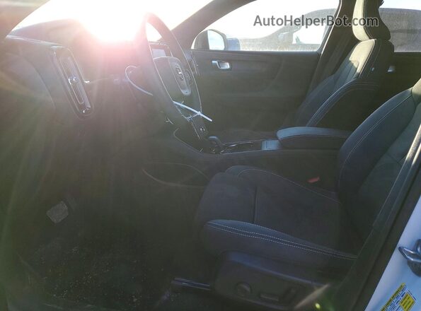 YV4ED3UL0P2072716 2023 VOLVO XC40 White Widok wnętrza z przodu