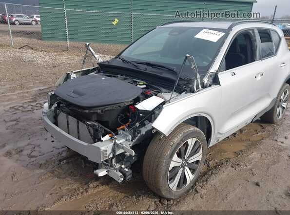 YV4ED3UL5P2036357 2023 VOLVO XC40 RECHARGE PURE ELECTRIC Silver Widok z przodu