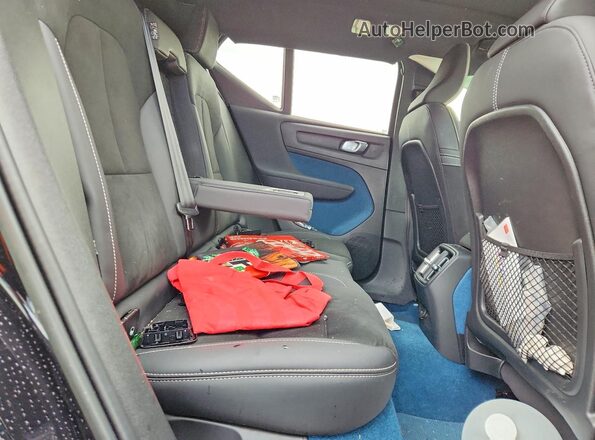 YV4ED3UL5P2107525 2023 VOLVO XC40 Черный Вид задней части салона