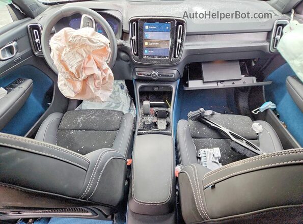 YV4ED3UL5P2107525 2023 VOLVO XC40 Черный Вид панели приборов