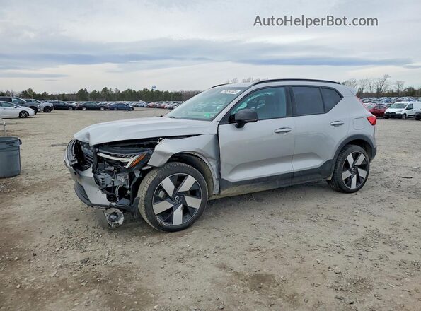 YV4ED3UM1P2087802 2023 VOLVO XC40 Серебряный Передняя левая четверть