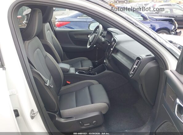 YV4ED3UM2P2082317 2023 VOLVO XC40 RECHARGE PURE ELECTRIC White Вид салону спереду