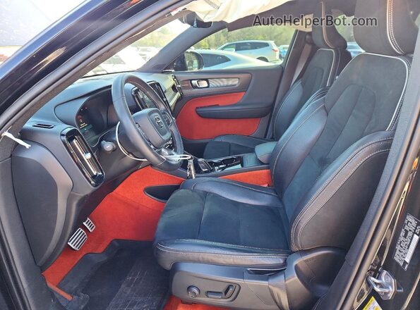 YV4ED3UR3M2567265 2021 VOLVO XC40 Black Widok wnętrza z przodu