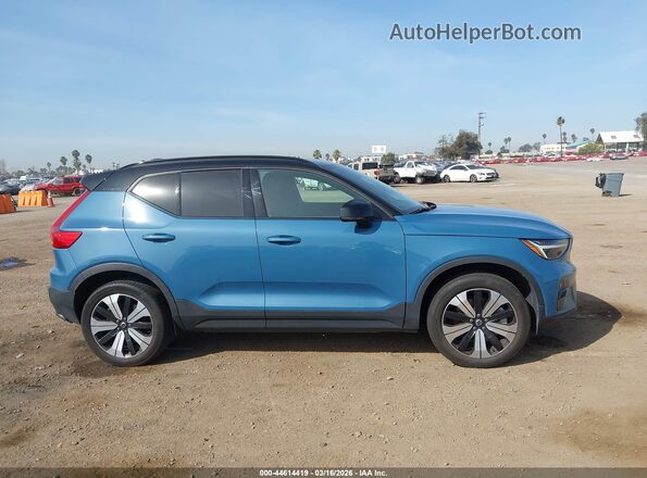 YV4ED3UW4P2077542 2023 VOLVO XC40 RECHARGE PURE ELECTRIC Light Blue Widok wnętrza z tyłu