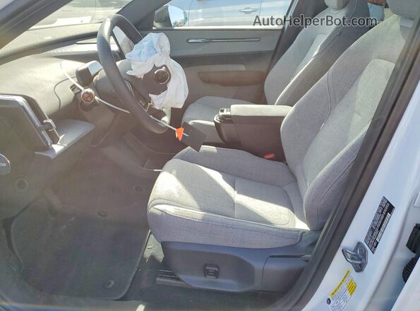 YV4EK3ZL1SS141422 2025 VOLVO EX30 Белый Вид салона спереди