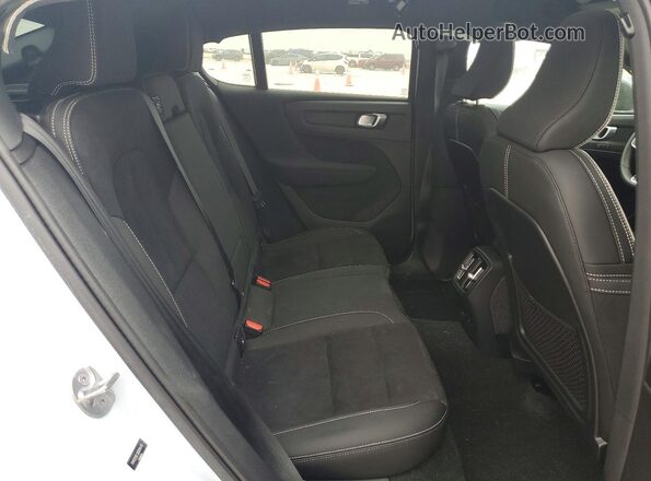 YV4ER3GL5R2094419 2024 VOLVO C40 Синий Вид задней части салона