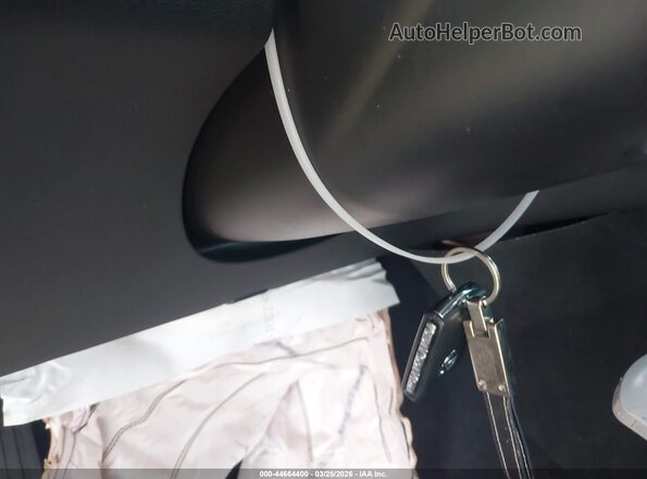 YV4H60DM5R1933783 2024 VOLVO XC60 RECHARGE PLUG-IN HYBRID Silver წინა პანელის ხედი