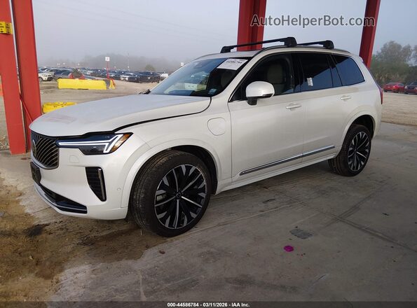 YV4H60PB8S1387741 2025 VOLVO XC90 PLUG-IN HYBRID White Vista tres cuartos delantera izquierda