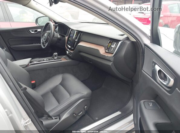YV4L12RL4R1889456 2024 VOLVO XC60 Silver Vista interior delantera