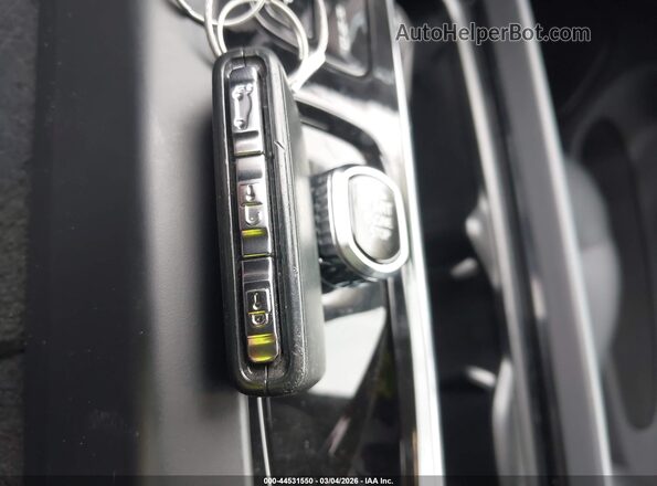 YV4L12RL4R1889456 2024 VOLVO XC60 Silver Vista del salpicadero