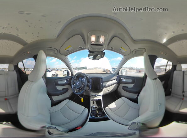 YV4L12UC0T2700326 2026 VOLVO XC40 Белый Панорамный вид салона 360°