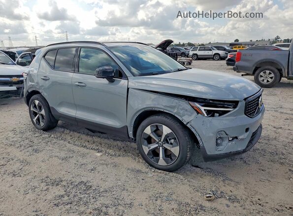 YV4L12UC0T2740440 2026 VOLVO XC40 Серый Передняя правая четверть
