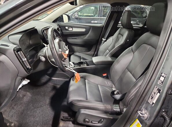 YV4L12UC3T2724880 2026 VOLVO XC40 Серый Вид салона спереди