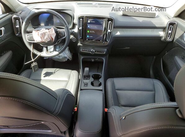 YV4L12UJ2S2607465 2025 VOLVO XC40 Black Widok deski rozdzielczej