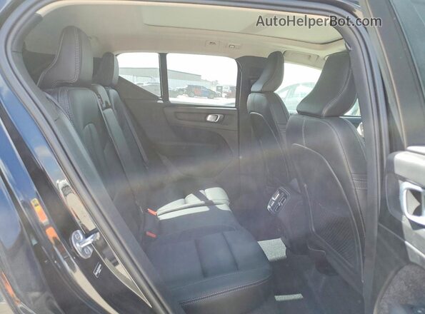 YV4L12UJ2S2607465 2025 VOLVO XC40 Black Widok wnętrza z tyłu