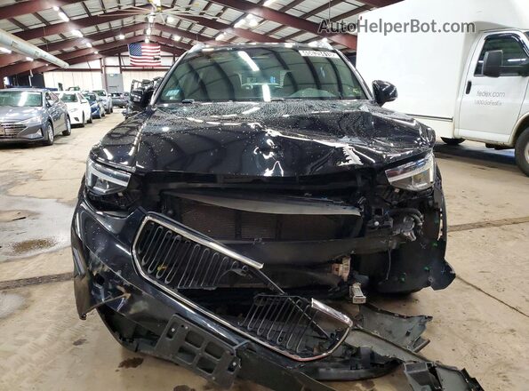 YV4L12UK8P2966304 2023 VOLVO XC40 Черный Вид спереди