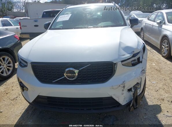 YV4L12UL5R2249659 2024 VOLVO XC40 White Widok zestawu wskaźników