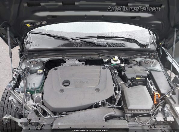 YV4L12UM7T2657774 2026 VOLVO XC40 Зеленый Вид сзади