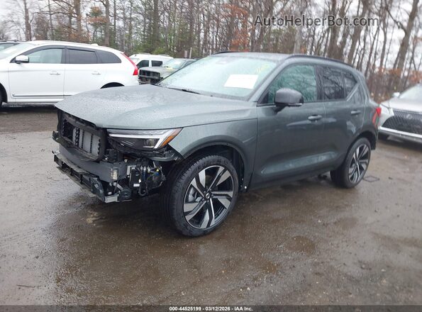 YV4L12UM7T2657774 2026 VOLVO XC40 Зеленый Передняя левая четверть