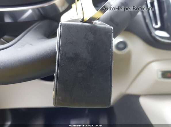 YV4L12UM7T2657774 2026 VOLVO XC40 Зеленый Вид панели приборов