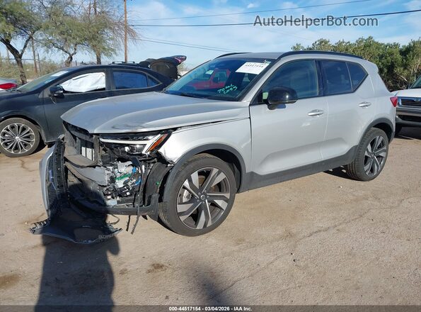 YV4L12UX5P2104377 2023 VOLVO XC40 Silver Передня ліва чверть