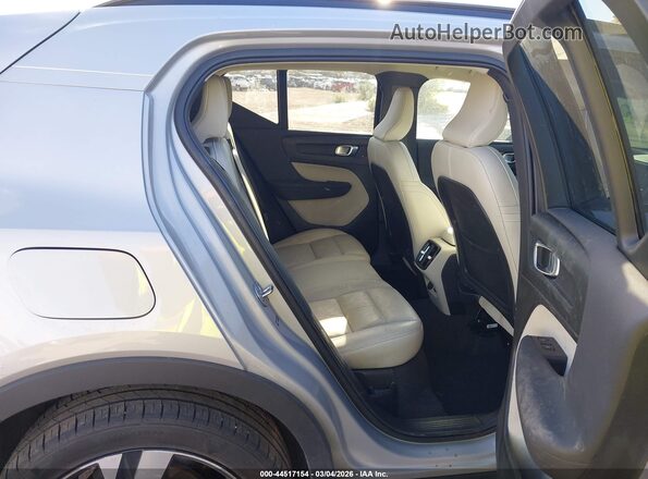 YV4L12UX5P2104377 2023 VOLVO XC40 Silver Вид наклейки з VIN-кодом