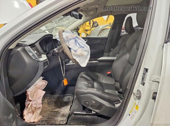 YV4M12RC0S1017267 2025 VOLVO XC60 White Widok wnętrza z przodu