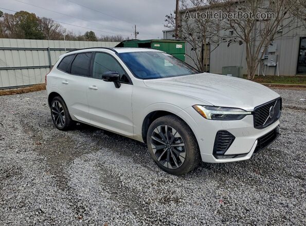 YV4M12RC1T1329681 2026 VOLVO XC60 Белый Передняя правая четверть