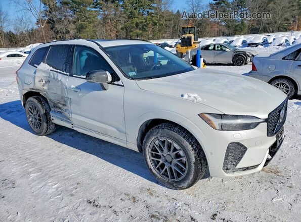 YV4M12RC2S1034717 2025 VOLVO XC60 Белый Передняя правая четверть