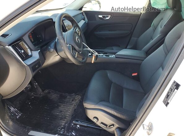 YV4M12RC2S1034717 2025 VOLVO XC60 Белый Вид салона спереди