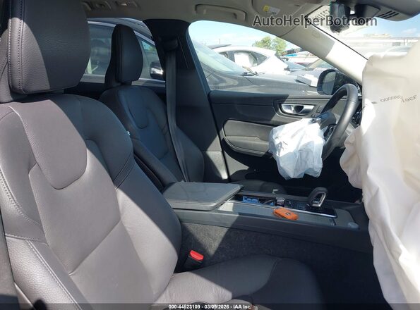 YV4M12RC3S1170726 2025 VOLVO XC60 Dark Blue Вид салона спереди