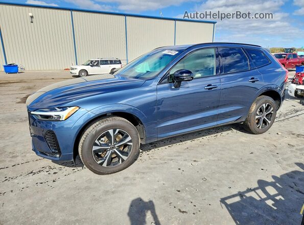 YV4M12RJXT1397184 2026 VOLVO XC60 Blue Vista tres cuartos delantera izquierda