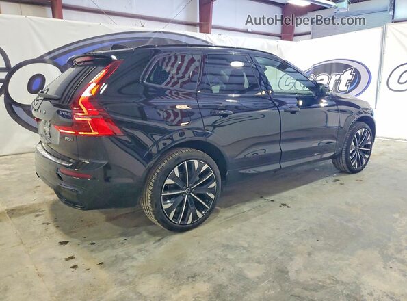 YV4M12RM0T1414410 2026 VOLVO XC60 Черный Задняя правая четверть