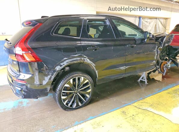 YV4M12RM5T1414466 2026 VOLVO XC60 Черный Задняя правая четверть