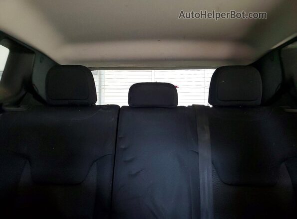 ZACCJBAB9JPJ00757 2018 JEEP RENEGADE Серебряный Вид задних сидений