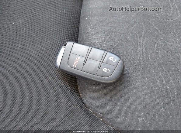 ZACCJBCB4JPH88747 2018 JEEP RENEGADE Белый Вид панели приборов