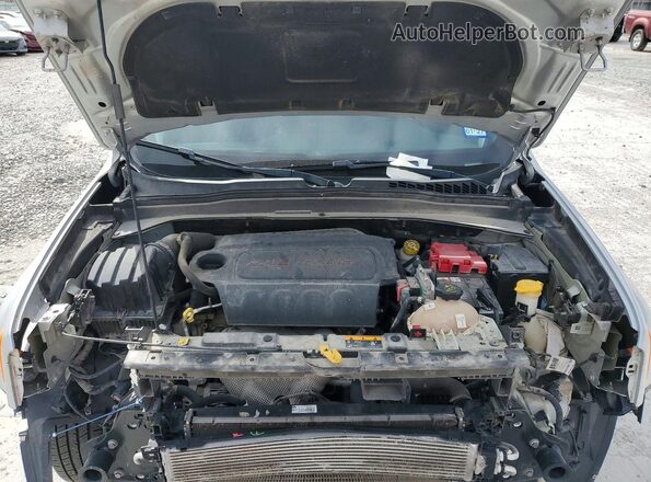 ZACNJAABXKPK51241 2019 JEEP RENEGADE Silver Widok wnętrza z tyłu