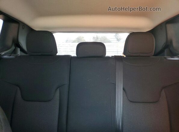 ZACNJBAB5KPJ77832 2019 JEEP RENEGADE Серебряный Вид задних сидений