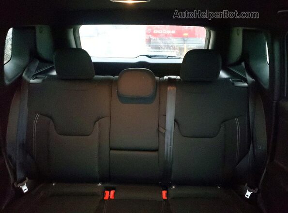 ZACNJDE12NPN81852 2022 JEEP RENEGADE Белый Вид задних сидений