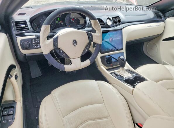 ZAM45VMAXG0174084 2016 MASERATI GRANTURISM Red Vista del salpicadero