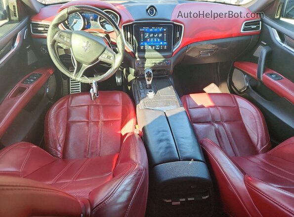 ZAM57YTS8J1286281 2018 MASERATI GHIBLI Черный Вид панели приборов