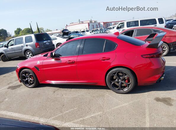 ZARFAEAV0J7579455 2018 ALFA ROMEO GIULIA Красный Панорамный вид салона 360°