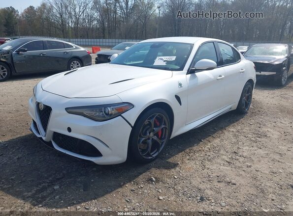 ZARFAEAV6J7583560 2018 ALFA ROMEO GIULIA Белый Передняя левая четверть