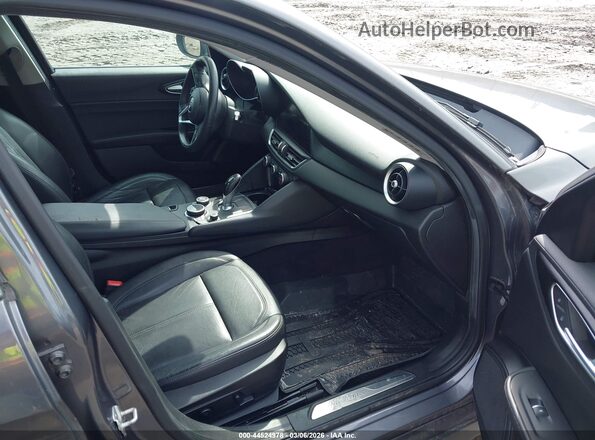 ZARFAEDN3H7535696 2017 ALFA ROMEO GIULIA Серый Вид салона спереди