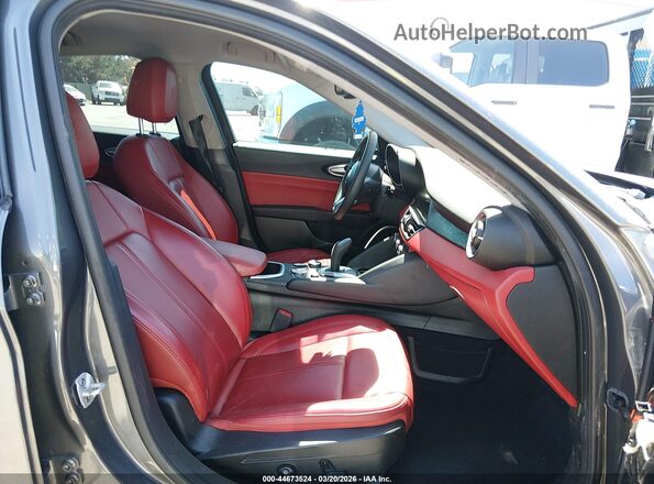 ZARFAMAN5L7633944 2020 ALFA ROMEO GIULIA Серый Вид салона спереди