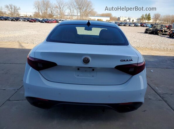 ZARFAMAN6K7606413 2019 ALFA ROMEO GIULIA White Widok z tyłu