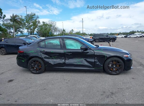 ZARFAMAN8M7641814 2021 ALFA ROMEO GIULIA Черный Вид задней части салона